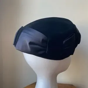 Chevalier Hat Circa 1950, Vintage Capulet velvet hat with bow detail Chevalier | Accessories | Chevalier Hat Circa 95 Vintage  main image 3